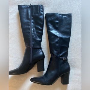 Black knee high boots Flash Sale!